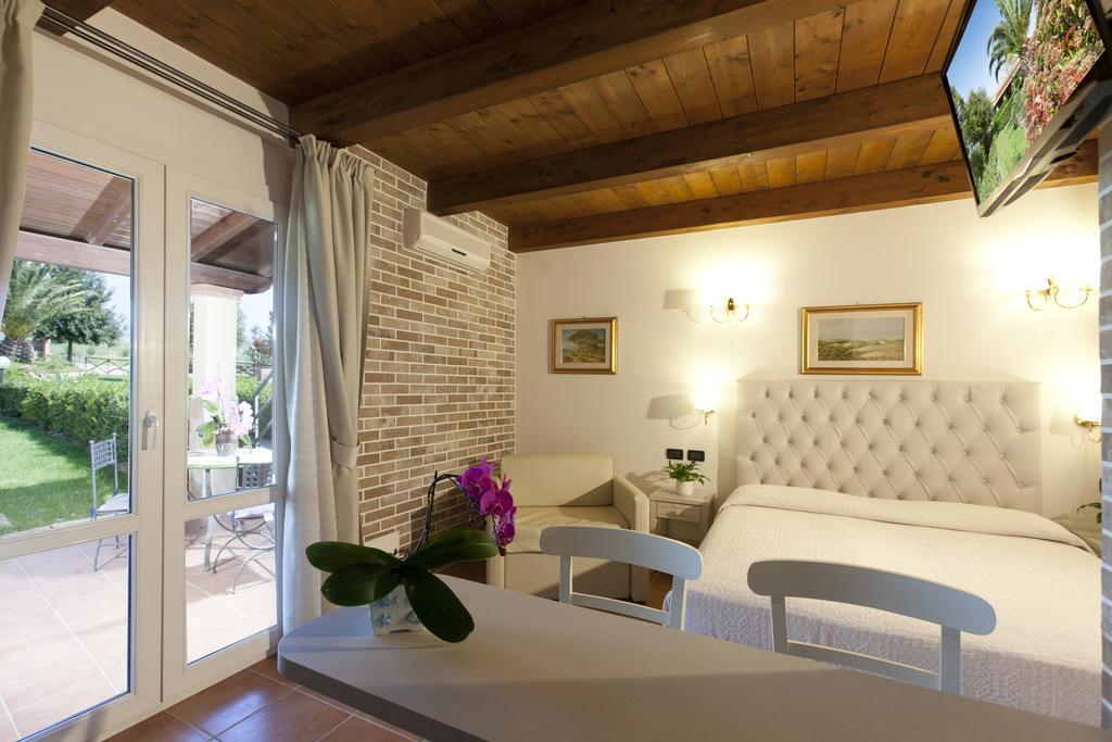 Fattoria Maremmana Aparthotel Marina di Grosseto Exteriör bild