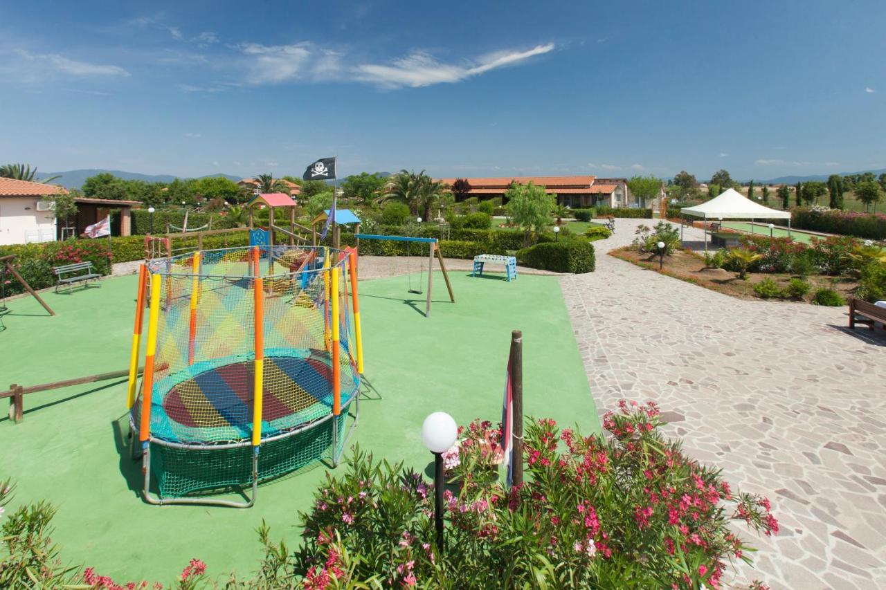 Fattoria Maremmana Aparthotel Marina di Grosseto Exteriör bild