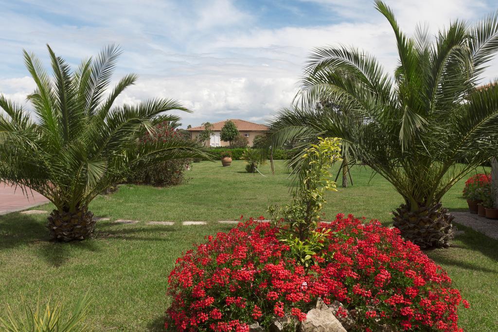 Fattoria Maremmana Aparthotel Marina di Grosseto Exteriör bild